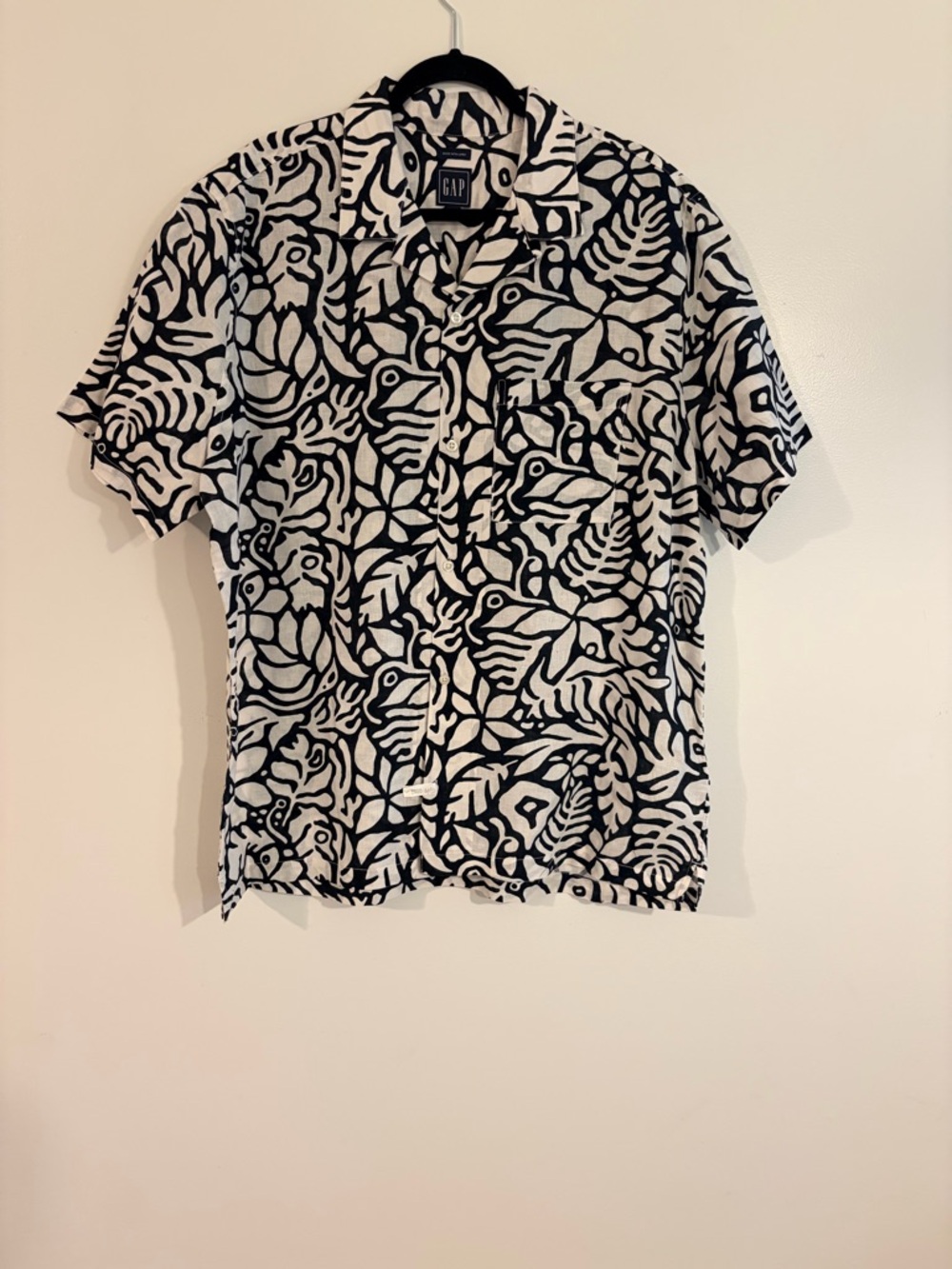 GAP Black & White made with Linen Abstract Print Short Sleeve Button-Down Shirt